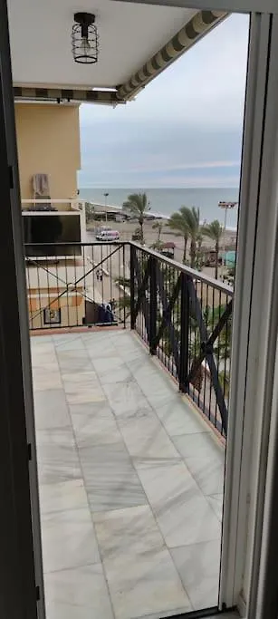 Apartamento Tres Habitaciones Primera Linea De Playa Rincón de la Victoria