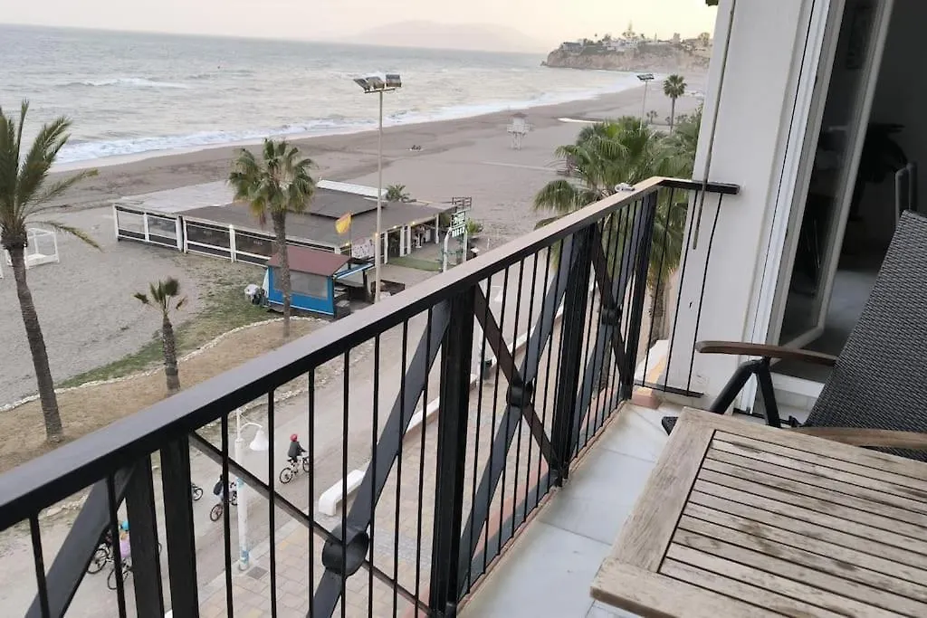 Apartamento Tres Habitaciones Primera Linea De Playa Rincón de la Victoria 0*,
